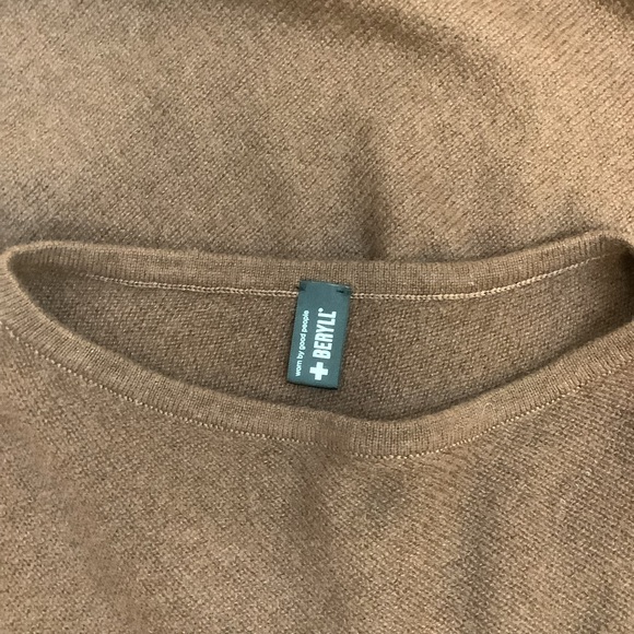 Beryll “Brown Cashmere Poncho” - Picture 6 of 10